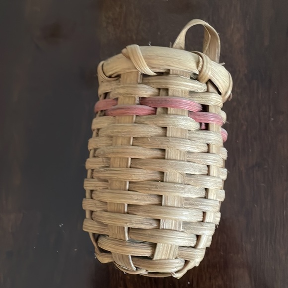 Vintage hanging basket.  Small size.  In good shape. - Picture 4 of 4